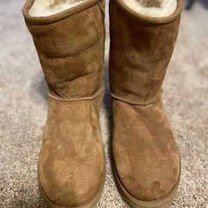 Ugg Classic Short Sheepskin Boot